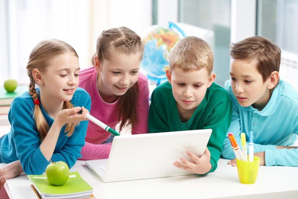 Kids learn best with screens and digital tools.